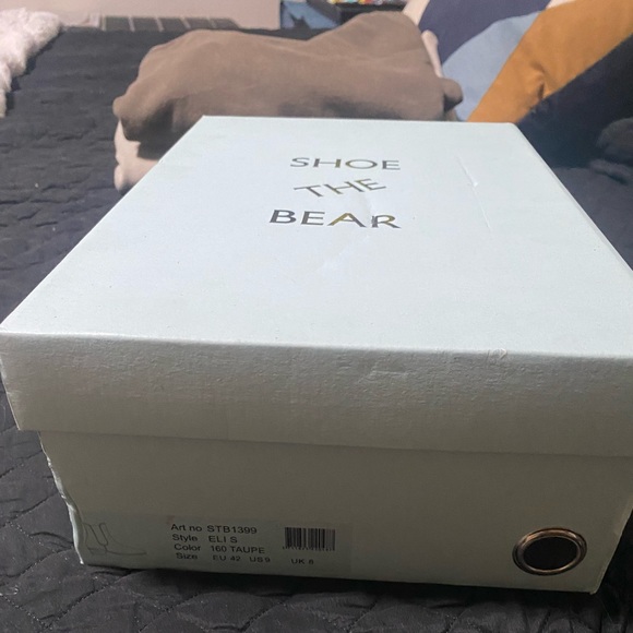 The shoe bear size US 9. Fits like a 9.5. Brand new - Picture 8 of 13